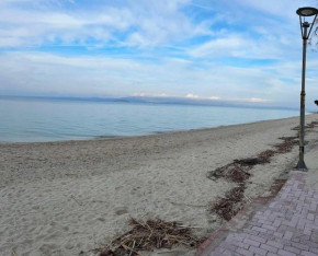 Pefkoxori Maisonette 250m from the sea with garden and parking